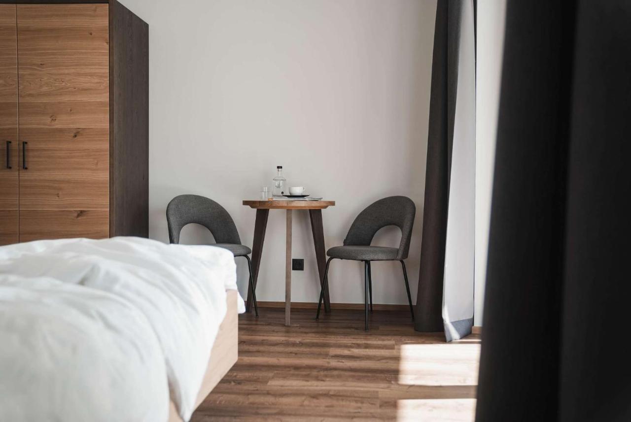 Guesthouse Karnatsch Parcines Bagian luar foto