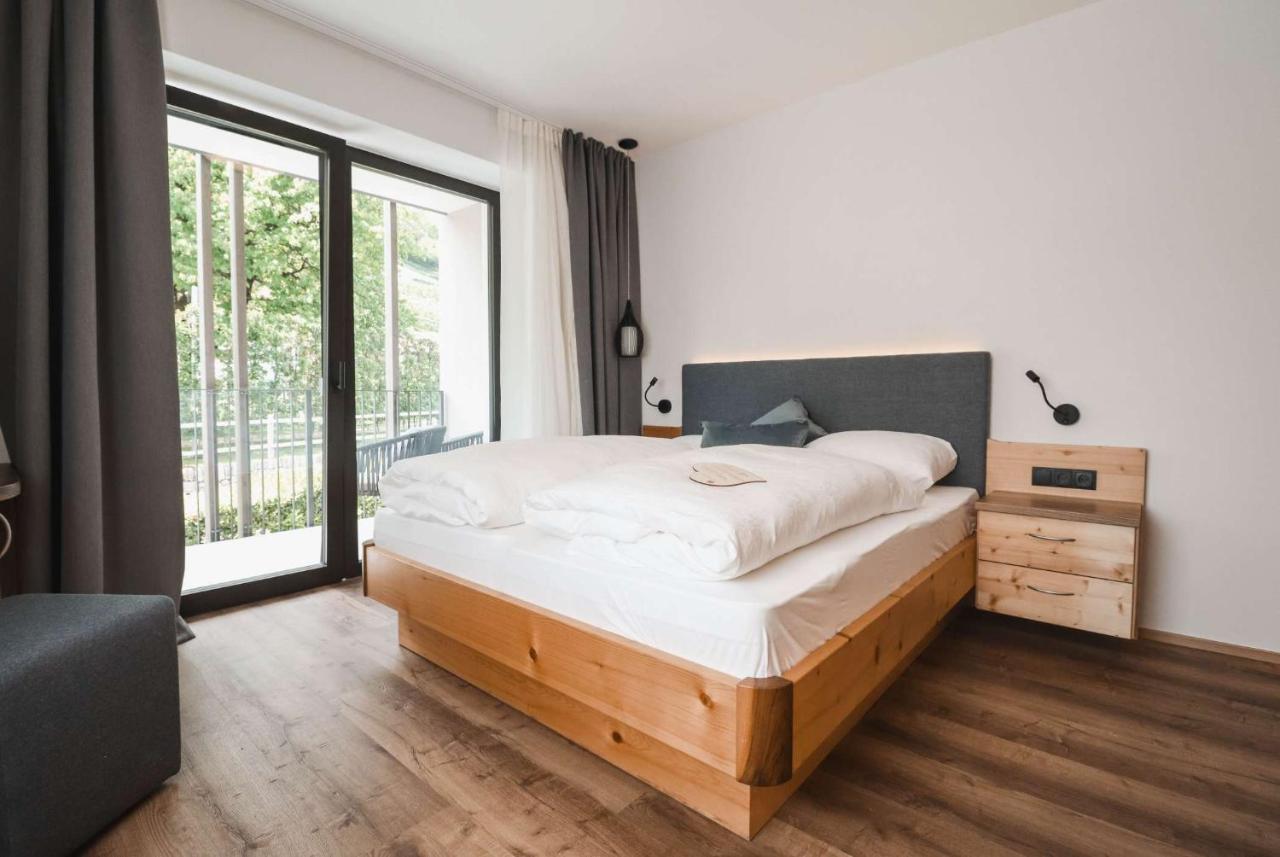 Guesthouse Karnatsch Parcines Bagian luar foto